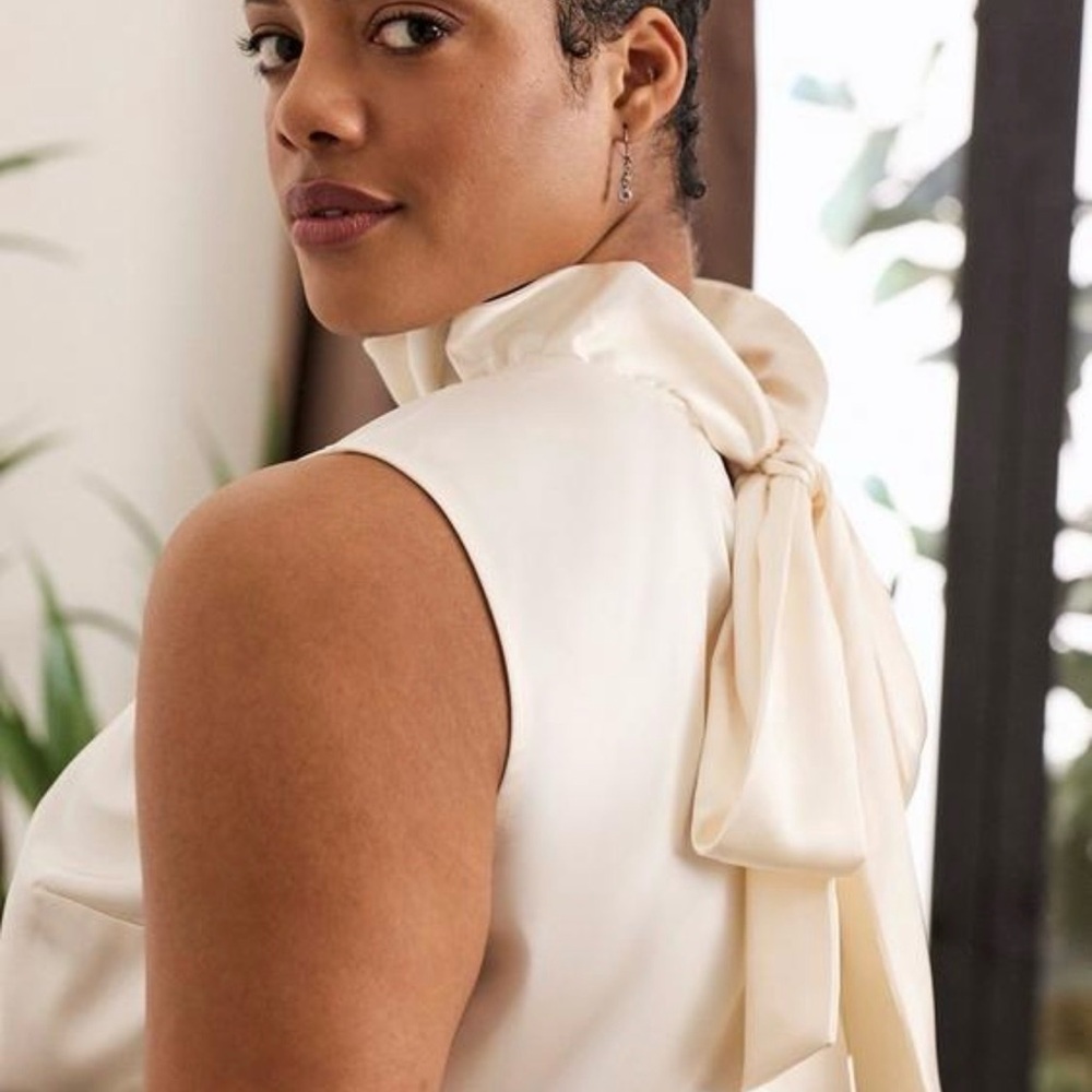 Torrid Belle Isle ruffle neck bow back top